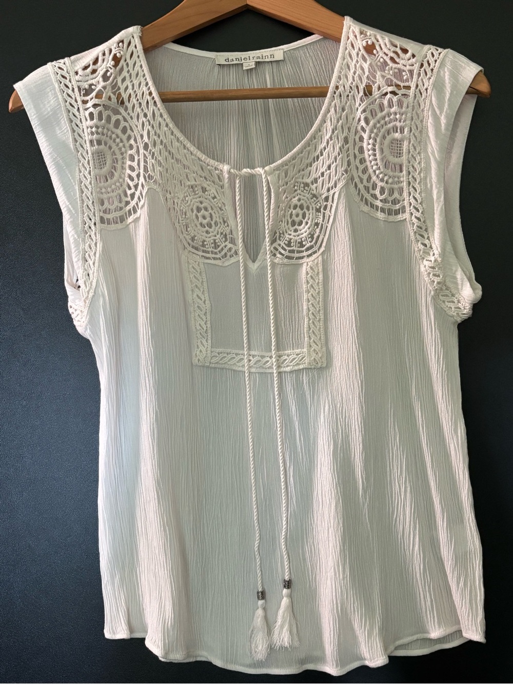 Daniel Rainn White Crochet Lace Sleeveless Boho Top Size Small 100% Viscose